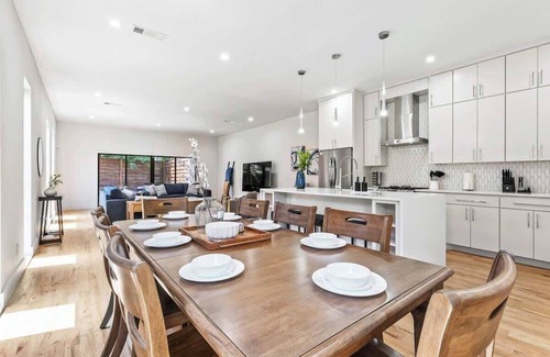 Old East Dallas House | LUX Dallas Rental 3BR Backyard Game Room