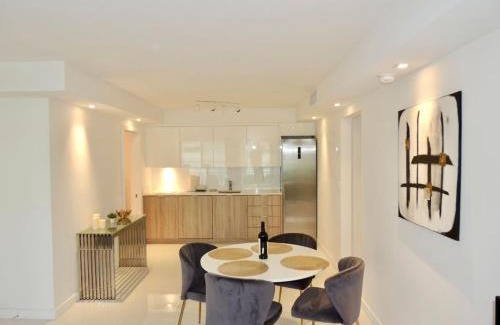 City Center House | Lux design 2 bedroom unit sleep 4 in SoBe bst area