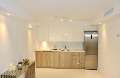 City Center House | Lux design 2 bedroom unit sleep 4 in SoBe bst area