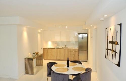 City Center House | Lux design 2 bedroom unit sleep 4 in SoBe bst area