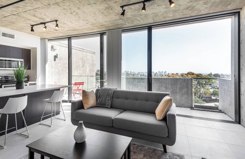 Hillcrest Apartment | ★Lux Designer Penthouse - Balcony w/Stunning View