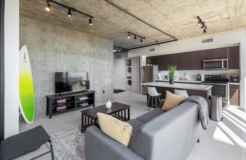 Hillcrest Apartment | ★Lux Designer Penthouse - Balcony w/Stunning View