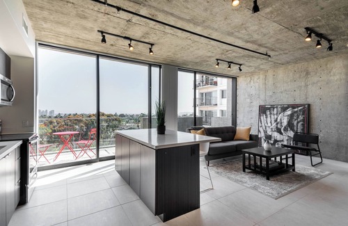 Hillcrest Apartment | ★Lux Designer Penthouse - Balcony w/Stunning View