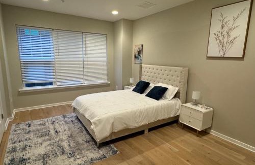 Northeast House | LUX Entire House 4BR in DC - Private Garage