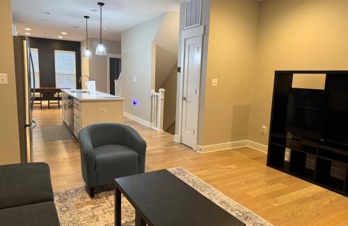 Northeast House | LUX Entire House 4BR in DC - Private Garage