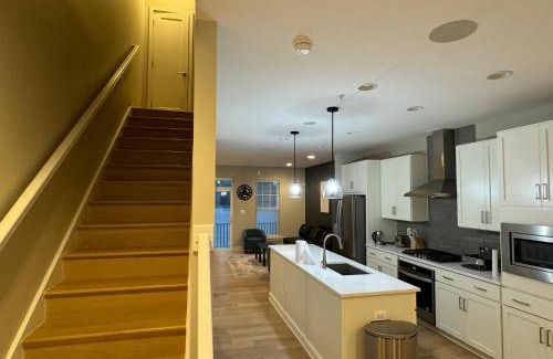 Northeast House | LUX Entire House 4BR in DC - Private Garage