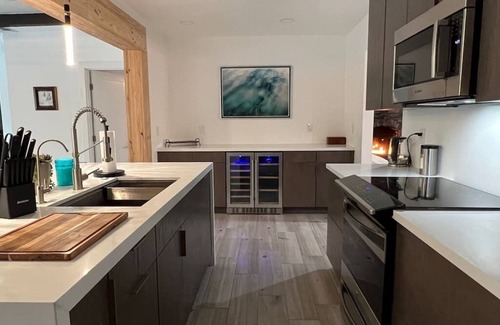 Camelback East Villa | LUX Executive Biltmore Oasis/Remote Work Resort