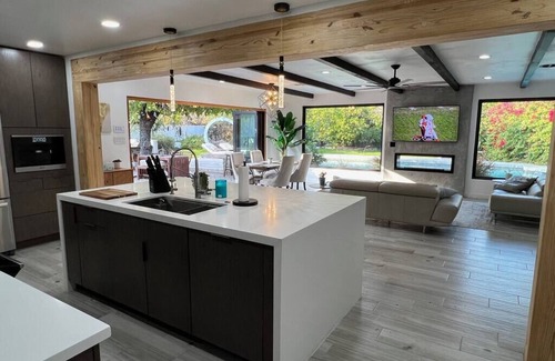 Camelback East Villa | LUX Executive Biltmore Oasis/Remote Work Resort