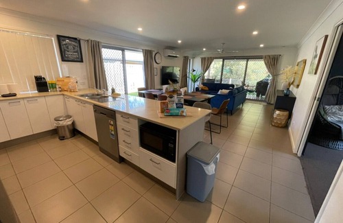 Burpengary East House | LUX Exotic Holiday House in Burpengary East