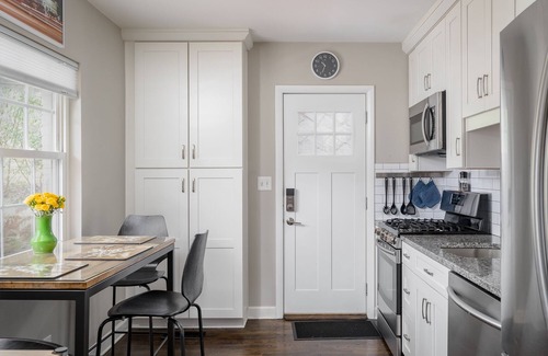 Piedmont Heights House | Lux Family-Friendly Midtown Bungalow 2BR- 2BA - 5 min walk to the Beltline