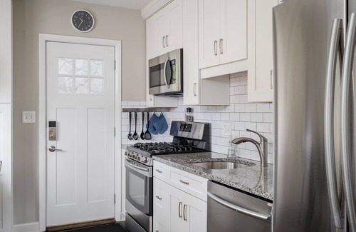 Piedmont Heights House | Lux Family-Friendly Midtown Bungalow 2BR- 2BA - 5 min walk to the Beltline