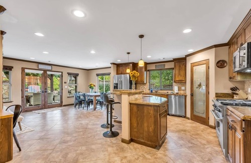 Granite Bay House | Lux Family Retreat-Pizza Oven-Dogs-Lake 1 Mile