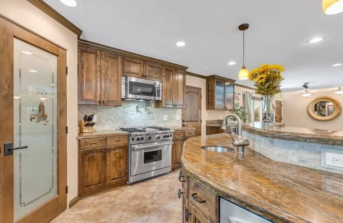 Granite Bay House | Lux Family Retreat-Pizza Oven-Dogs-Lake 1 Mile
