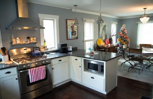 Decatur House | LUX Holiday Retreat w/Fireplace/Outdoor Dining