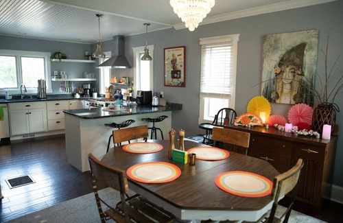 Decatur House | LUX Holiday Retreat w/Fireplace/Outdoor Dining
