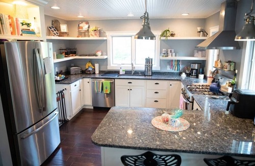 Decatur House | LUX Holiday Retreat w/Fireplace/Outdoor Dining