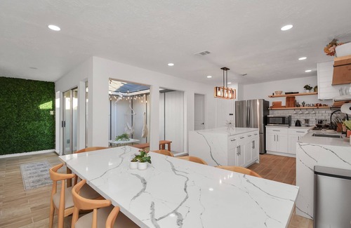 Chinatown House | Lux home in the heart of Houston's multicultural Chinatown.