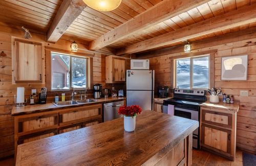 Pagosa Springs Cabin | Lux Hot Tub Cabin. Huge VIEWS! 35 Acres! Stargazing/Hiking Retreat! No Pet Fees!