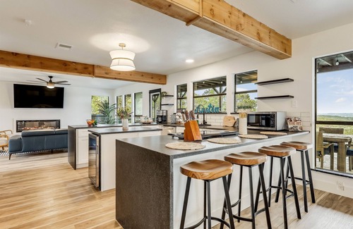 Leander House | Lux, Hot tub, Infinity Pool, Putting Green