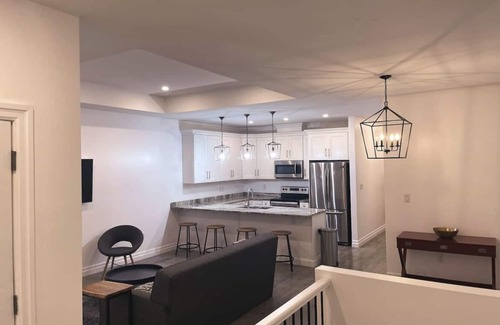 East Windsor House | LUX House 2 Bedrooms + 2 Bathroom