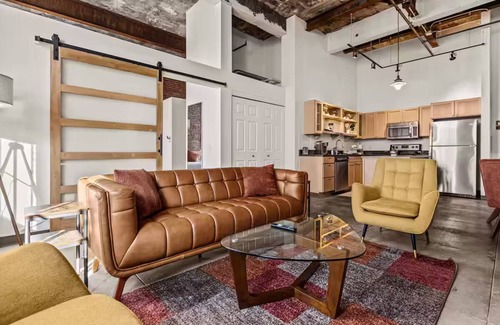 Strip District Apartment | Lux Industrial 2 Bedroom 2 Full Bath Strip District & River walk Near Downtown