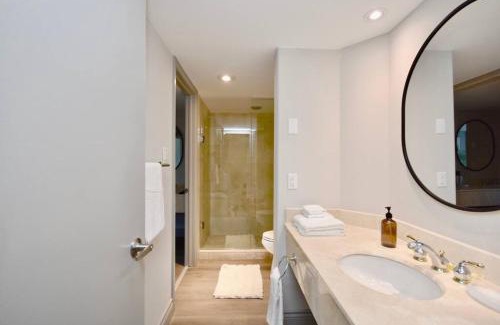 Oro-Medonte Apartment | Lux Jacuzzi Suite - Top Level