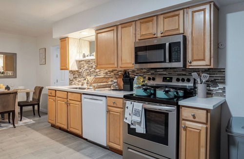 La Mesa House | Lux King Bed, Big Yard, Prime Area, Ranch Style