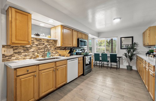 La Mesa House | Lux King Bed, Big Yard, Prime Area, Ranch Style