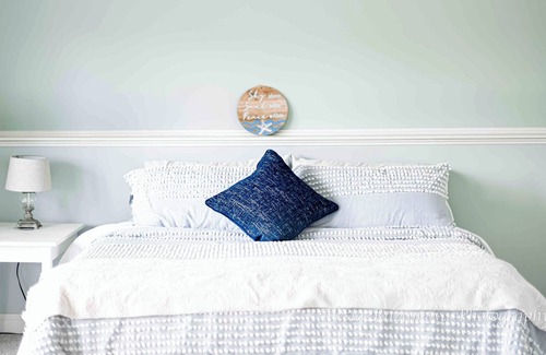 Hull Apartment | Lux KING Bed, Fireplace w/ Patio — 5 min from the beach!