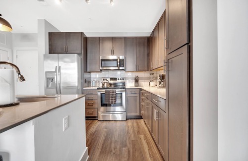 Villa Heights Apartment | LUX KING+QUEEN beds*NoDa/Uptown*walk to dine & ent
