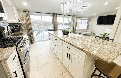 Sussex House | Lux Lake Neepaulin Front Home