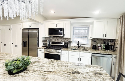 Sussex House | Lux Lake Neepaulin Front Home
