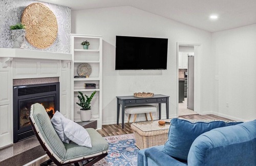 Bella Vista House | Lux Lake Retreat: Luxe Group Getaway!
