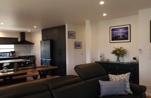 Wilburville House | Lux Lakeview Haven: Chic 2-BR Home Central Highlands