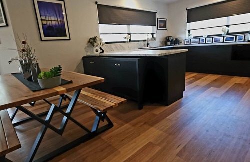 Wilburville House | Lux Lakeview Haven: Chic 2-BR Home Central Highlands