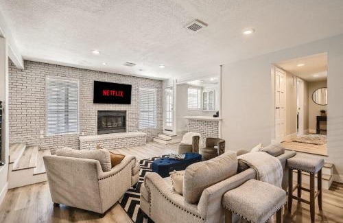 Spring Valley Villa | Lux Life! Central Location For Business Or Play!