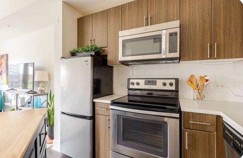 Cherry Creek House | Lux Living in Cherry Creek Rooftop Pool and Free Parking