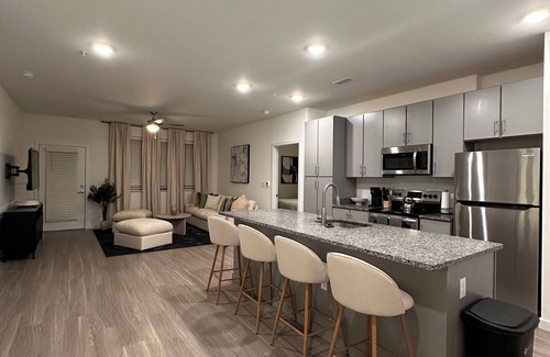 Richmond Apartment | Lux Living, with Free Parking in City Central