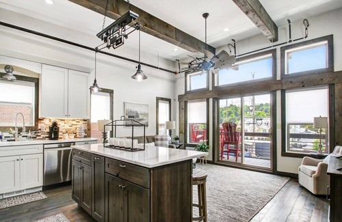Blue Ridge Condo | LUX Loft in DT + Walk to everything + Carport + EV charger