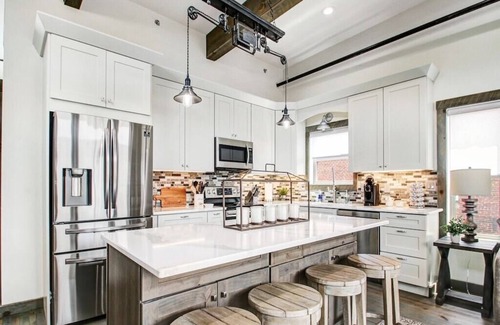 Blue Ridge Condo | LUX Loft in DT + Walk to everything + Carport + EV charger