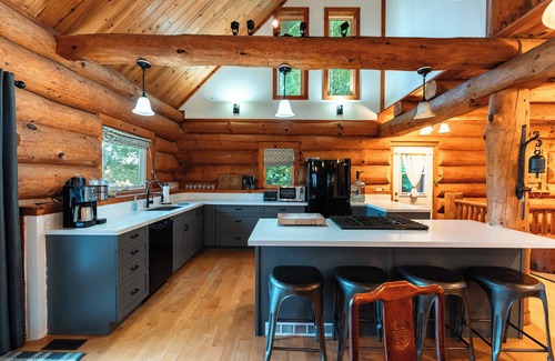 Catchacoma Cabin | Lux Log Home | LAKE | DOCK | SAUNA | PET | HAMMOCK