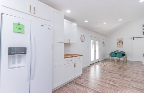 Houston Cottage | LUX Loramie Lake House completely renovated with all new furnishings