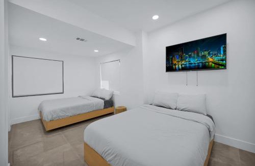 Buena Vista Villa | Lux Modern 4BR Villa with Pool in Miami