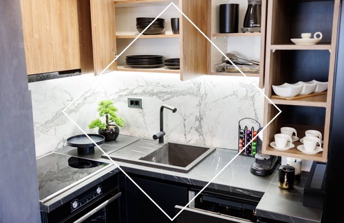 City Center Apartment | Lux Modern City Centre - Free Parking