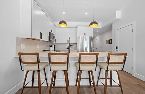 Central Business District Apartment | Lux Modern Downtown Apartment