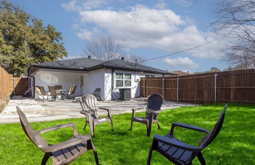 Central Arlington House | Lux Modern Getaway | AT&T Stadium Views | King Bed