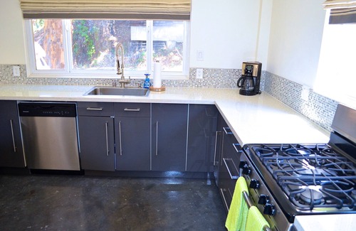 Hillcrest Apartment | Lux Modern Mission Hills Canyon Apartment! Centrally Located in the heart of SD!