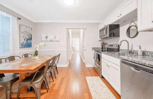 Durham Apartment | * Lux Modern Retreat * Downtown * King Beds *