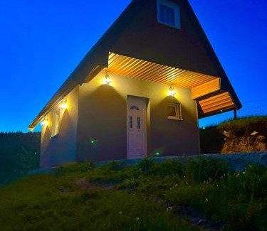 Ninkovici Ski Chalet | Lux Montis