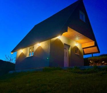 Ninkovici Ski Chalet | Lux Montis